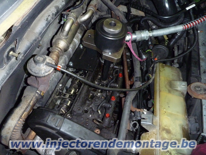 Injector removal from Fiat Ducato / Citroen
                Jumper / Peugeot Boxer with 2.0 8V engine