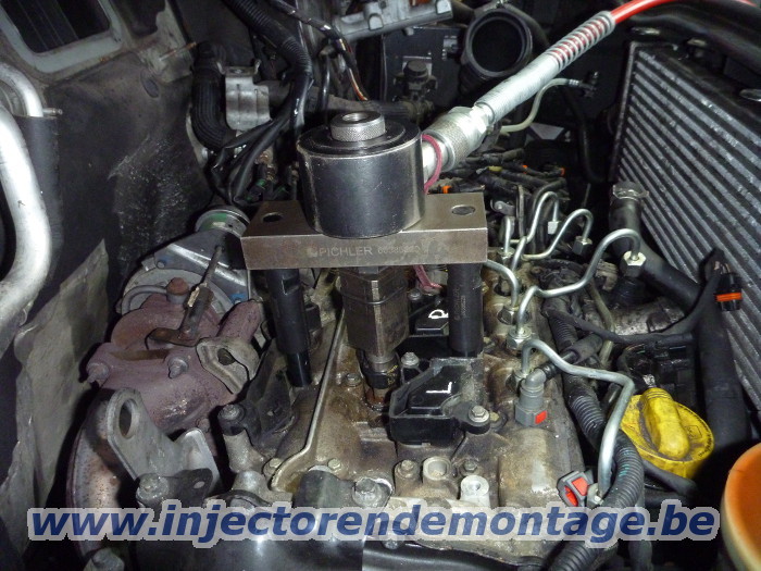 Injector removal from Renault Trafic / Opel
                Vivaro with 2.3 engine
