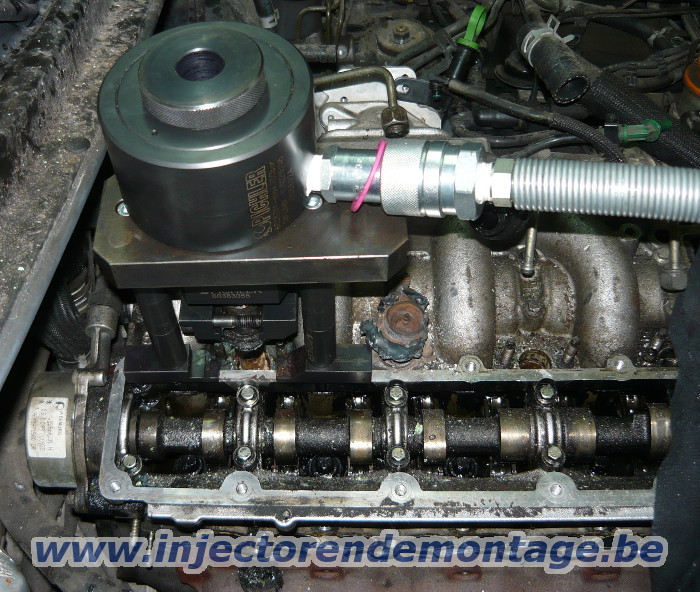 Injector removal from Suzuki Vitara with 2.0 /
                2.2 TD engines